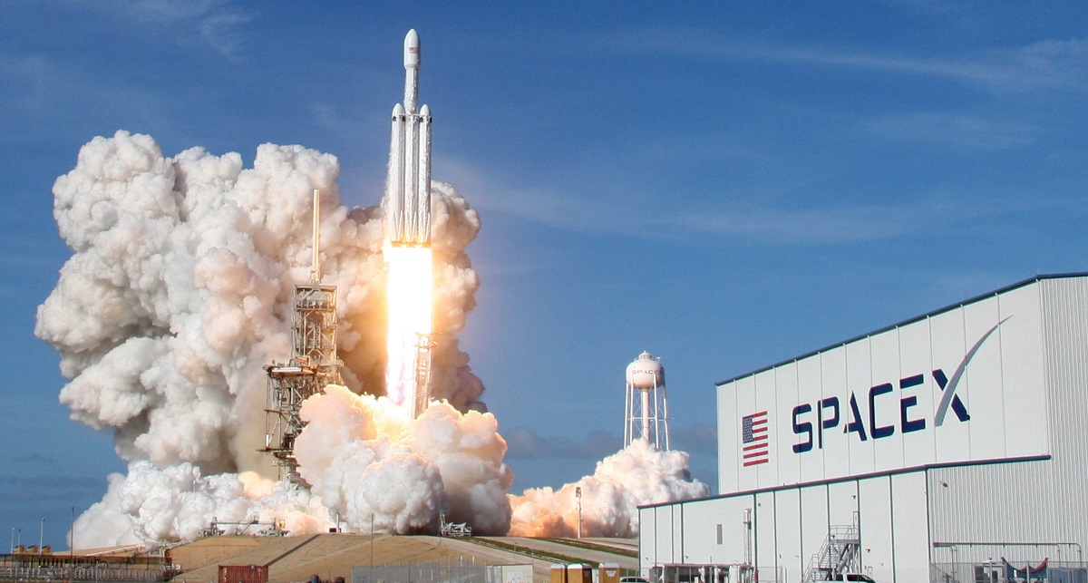 SpaceX запустила бронювання місць для польотів у космос