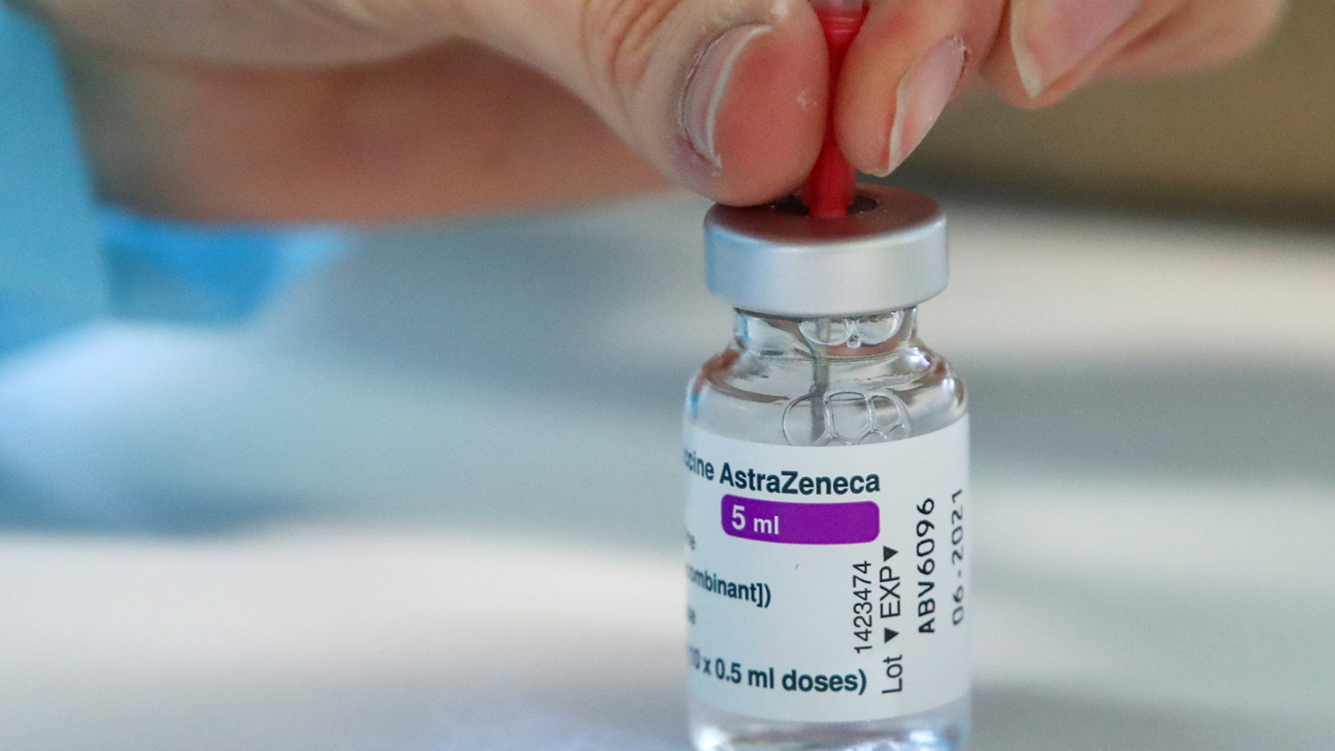 Фармкомпанія AstraZeneca визнала, що її вакцина від COVID-19 може спричинити летальне захворювання