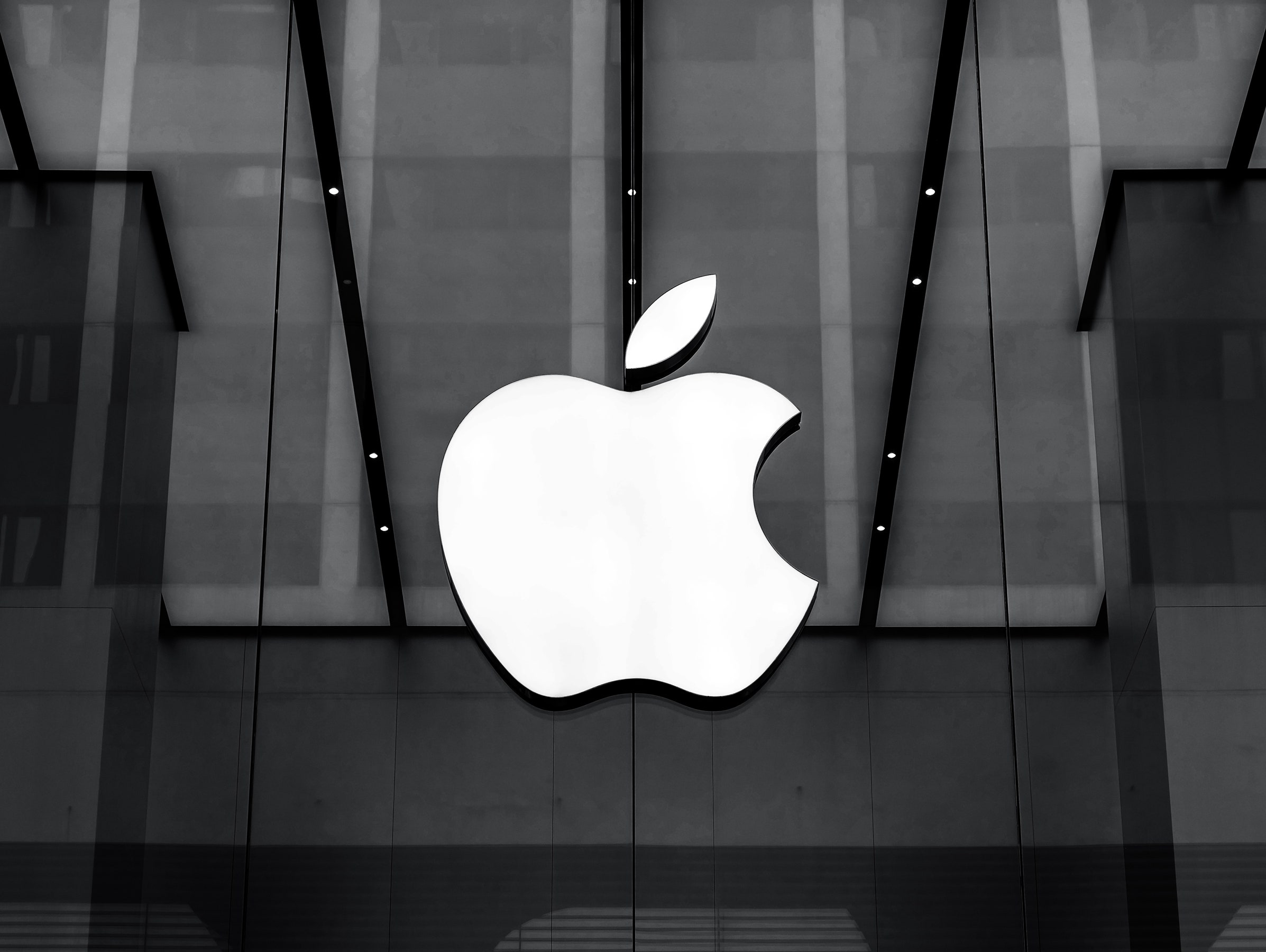 Apple витратила $20 млрд на виготовлення серіалів для Apple TV+, але так й не наздогнла Netflix