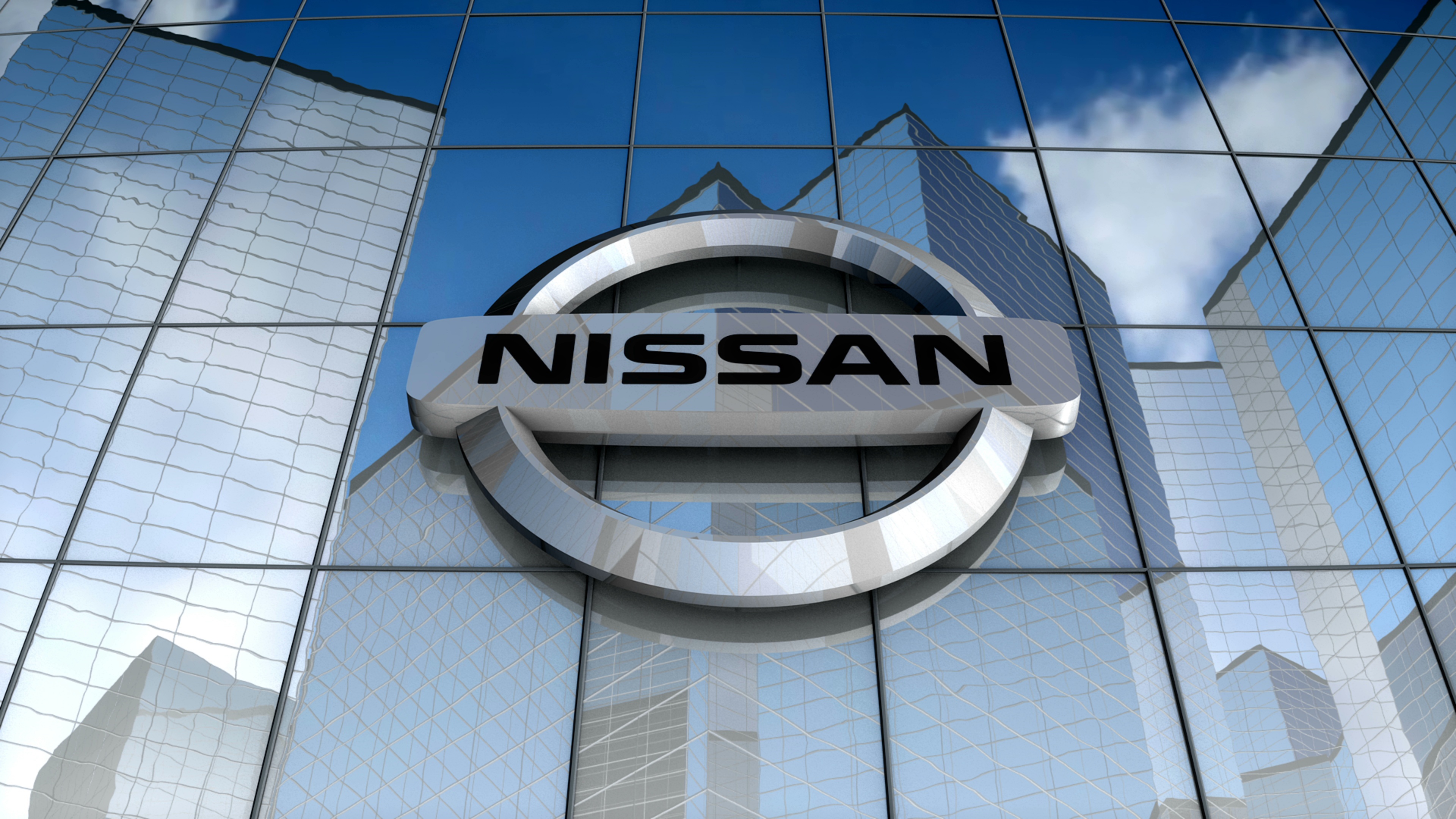 Виробник iPhone захотів купити Nissan