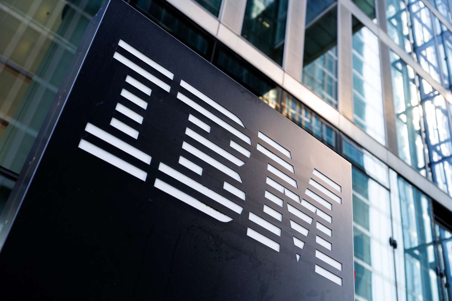 ШІ замість HR: як IBM автоматизує рутину та інвестує в людський інтелект