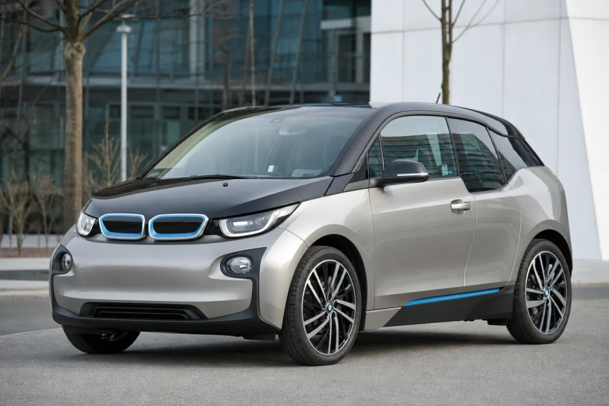 BMW розкрила характеристики нового електричного седана i3