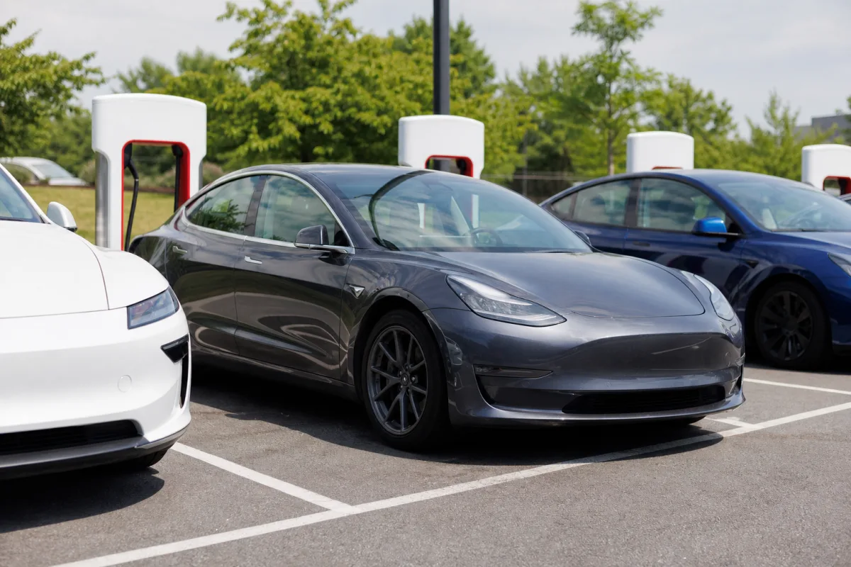 Tesla поставила 486 532 електромобілі у третьому кварталі