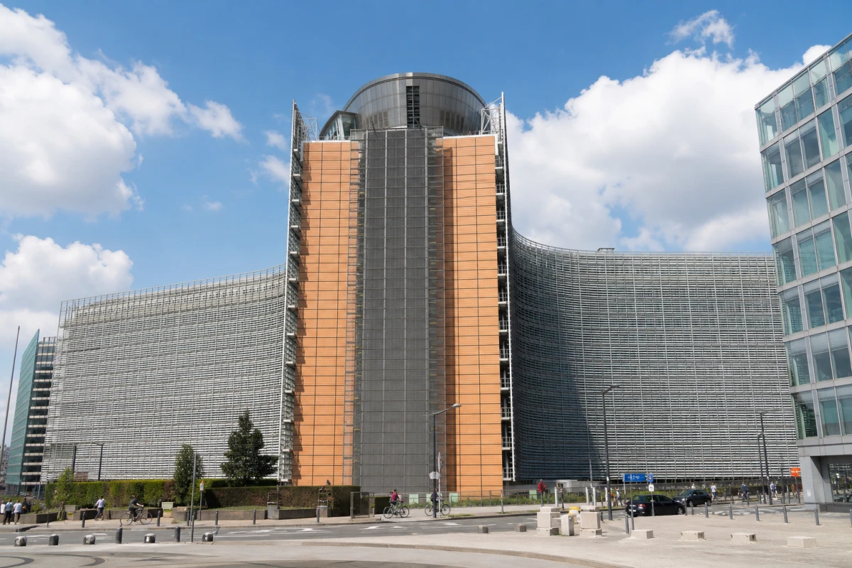Єврокомісія розглядає збільшення збору з великих компаній
