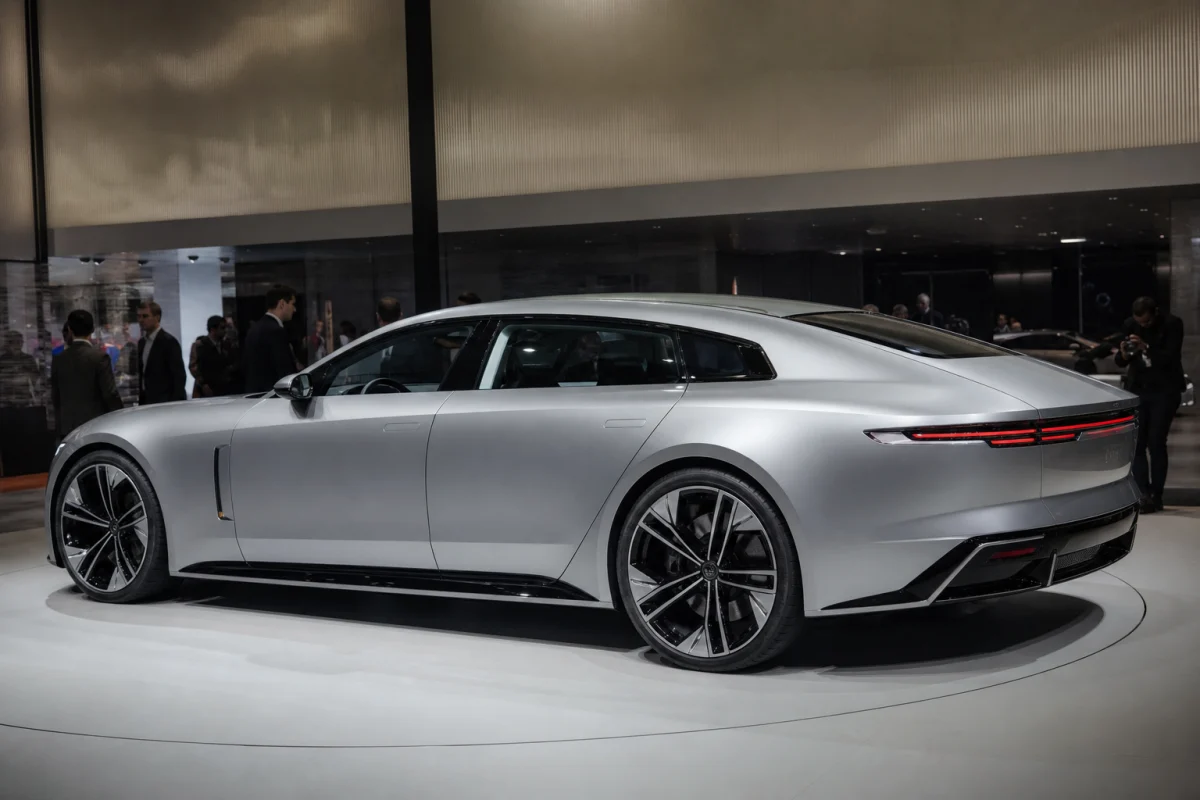Jaguar представив електромобіль Type 01 за ціною від 130 500 доларів