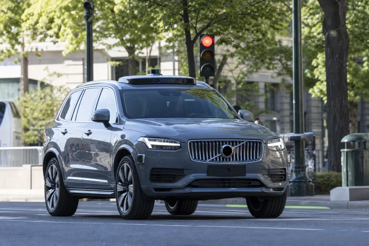 Volvo застосує технології Nvidia для водіння без рук до 2030 року
