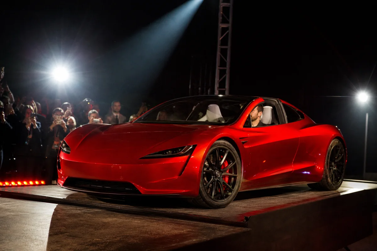 Tesla показала Roadster з реактивними соплами, але не для доріг загального користування