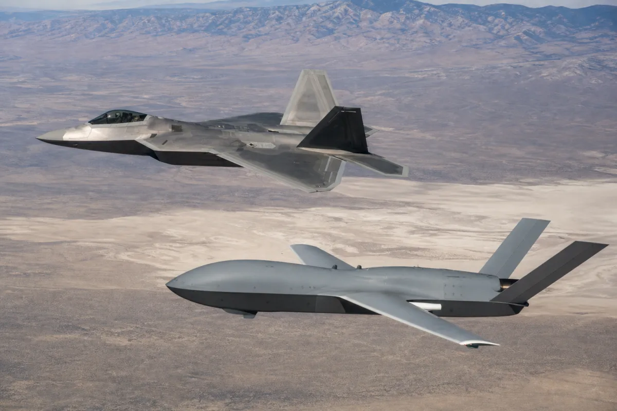 Пілот F-22 керував дроном YFQ-44A Fury під час імітації бою