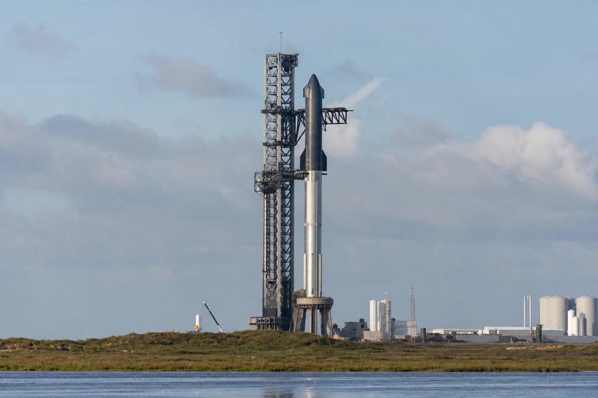 SpaceX відмовилася від трьох контрактів Космічних сил США