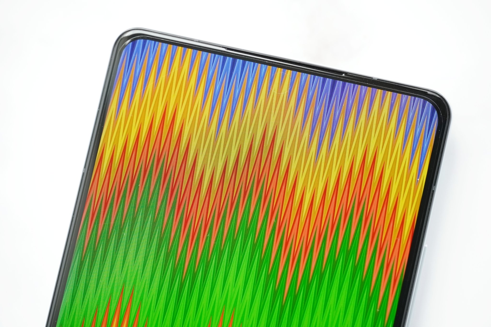 Xiaomi показала новий смартфон з підекранною камерою