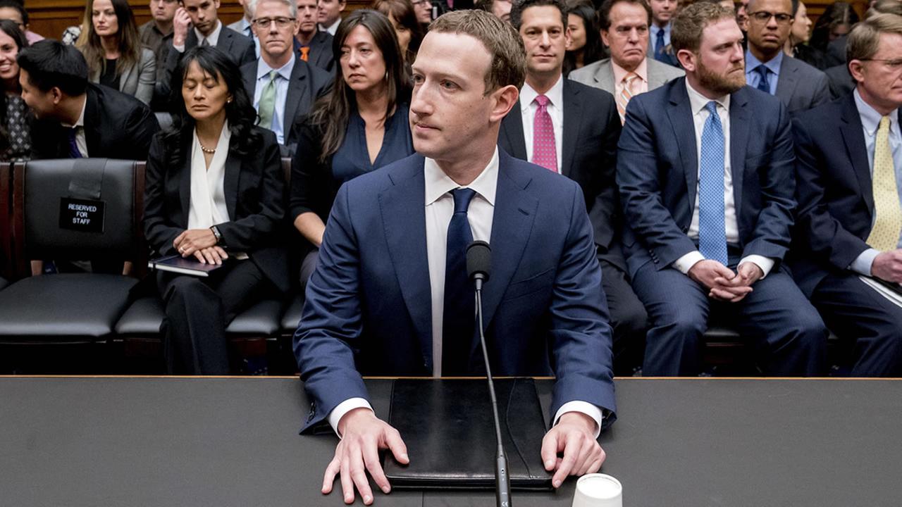 Житомирський суд викликав на засідання засновника Facebook Цукерберга